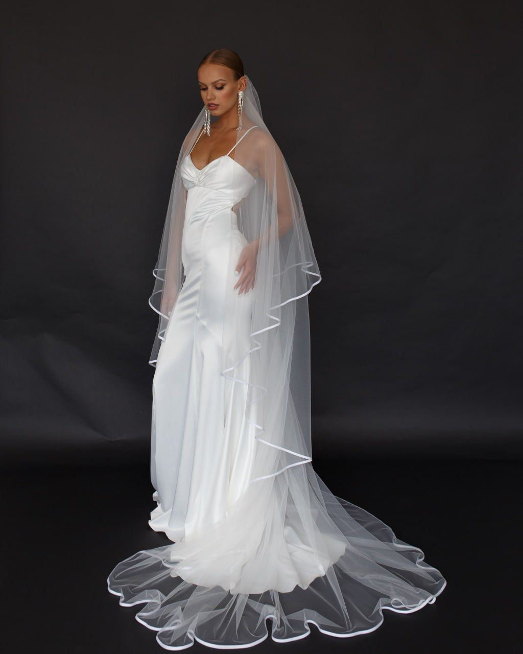 Voile de Mariée Double avec Bordure Blanche : le Voile Classique par Excellence.