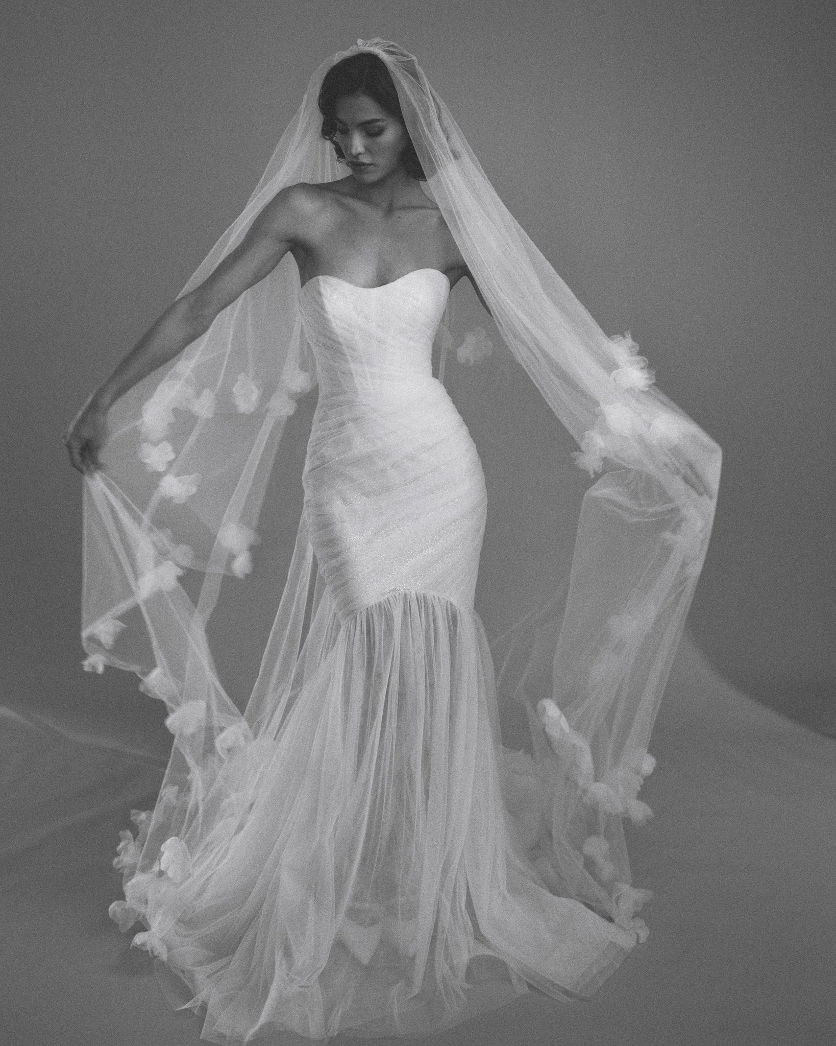 Voile de Mariée à Fleurs Transparentes : le Voile Original & Léger par Excellence.
