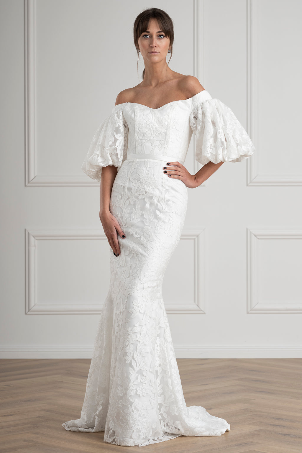 Grace : la Robe de Mariée Moulante avec Manches Ballons par Excellence.
