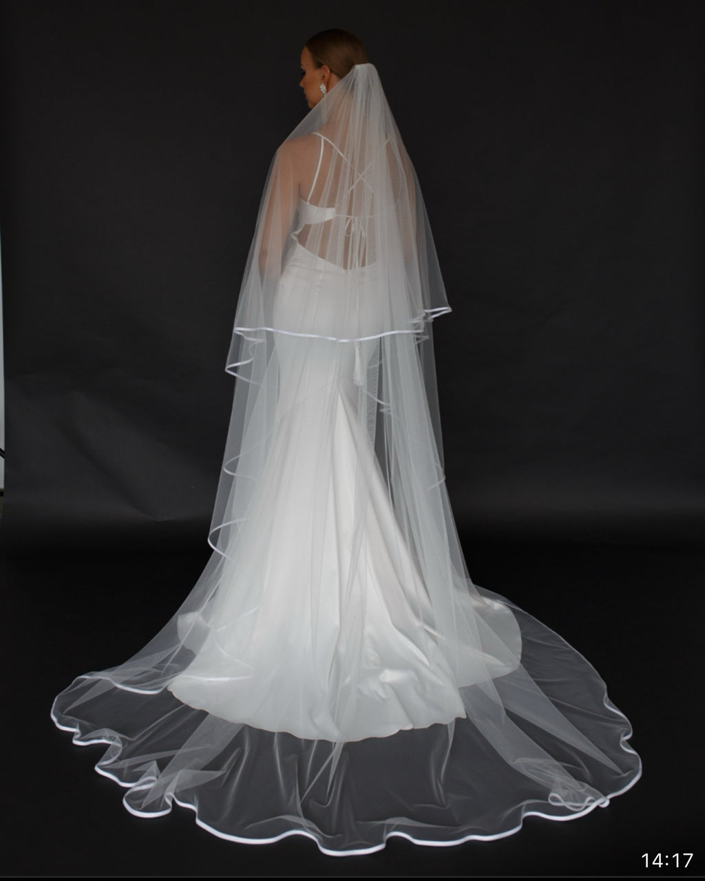 Voile de Mariée Double avec Bordure Blanche : le Voile Classique par Excellence.