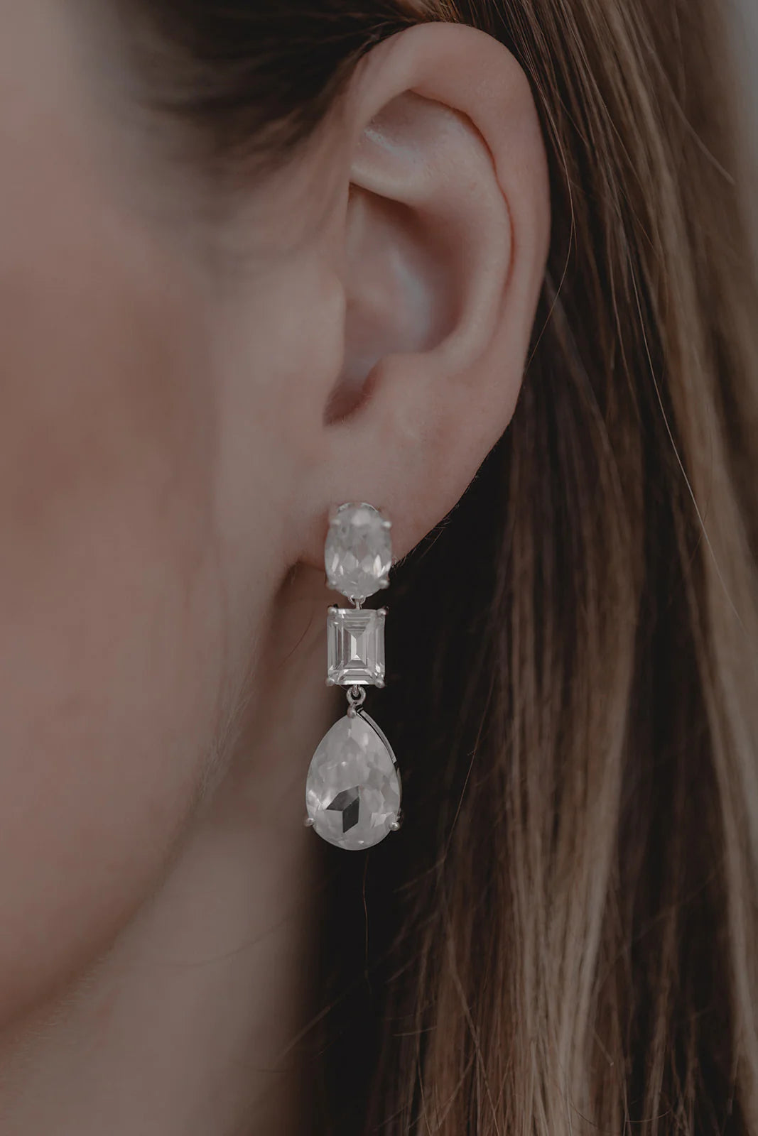 Boucles d’Oreilles "Felina" : les Boucles de Mariage Tendance avec Cristaux par Excellence.