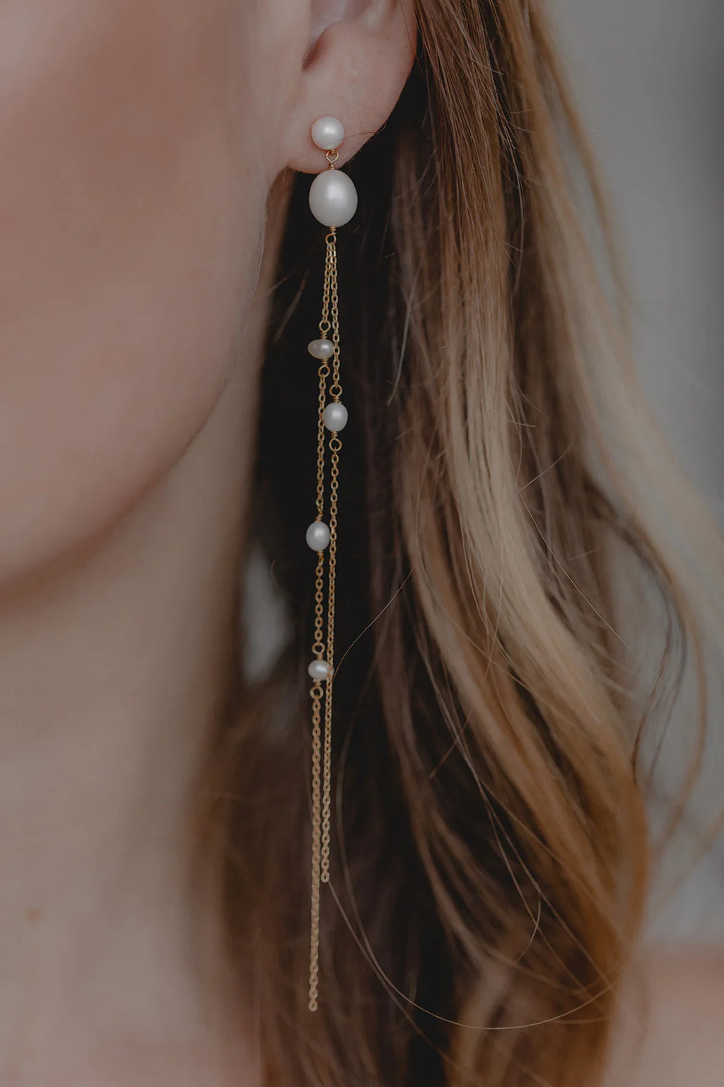 Boucles d’Oreilles "Gabriella" : les Boucles de Mariage Longues à Perles par Excellence.