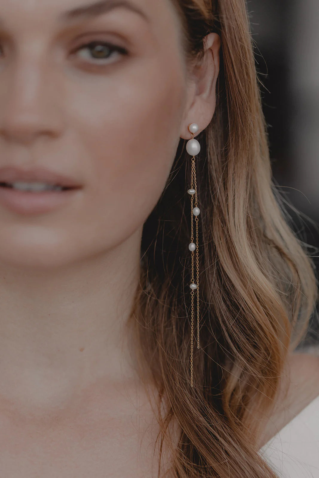 Boucles d’Oreilles "Gabriella" : les Boucles de Mariage Longues à Perles par Excellence.