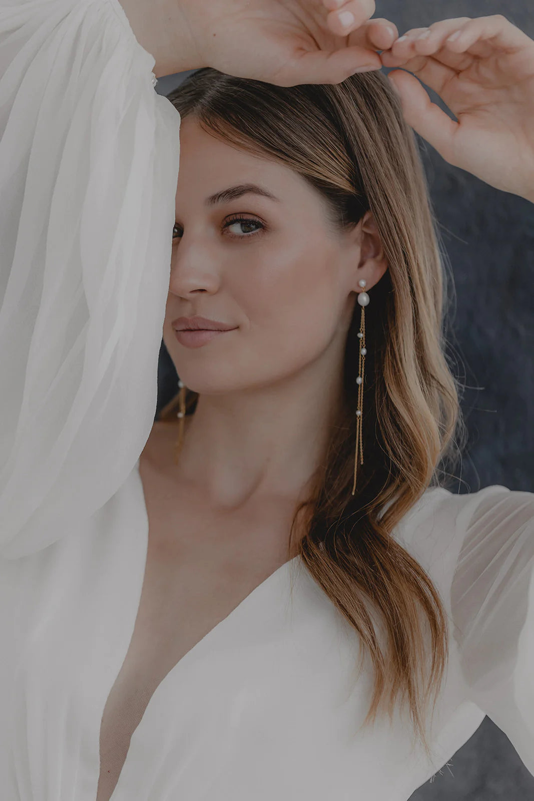 Boucles d’Oreilles "Gabriella" : les Boucles de Mariage Longues à Perles par Excellence.