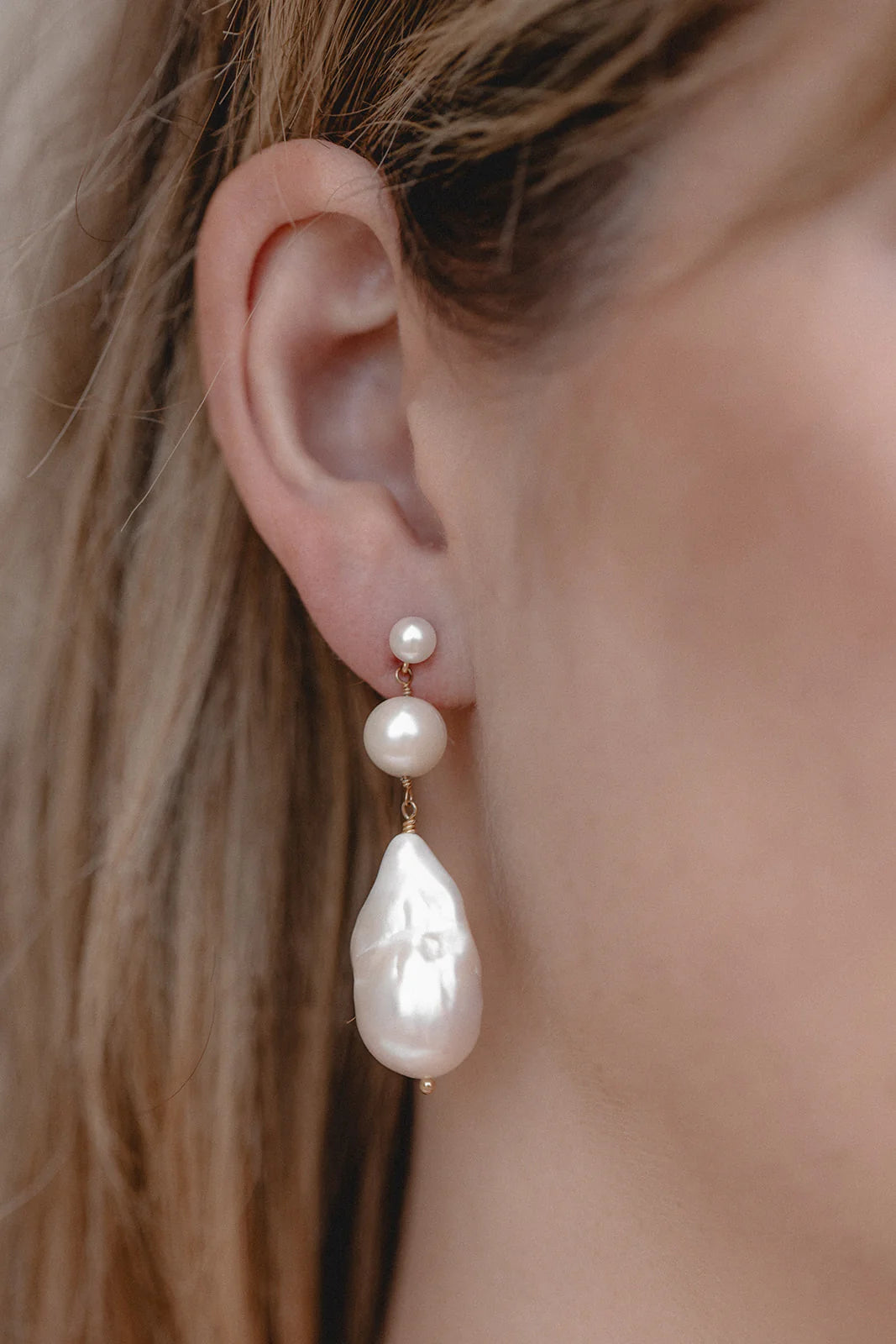 Boucles d’Oreilles "Saltwater Drops" : les Boucles de Mariage à Perle Baroque par Excellence.