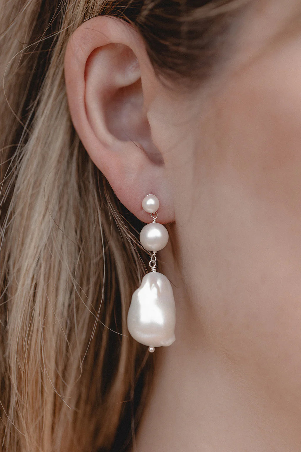 Boucles d’Oreilles "Saltwater Drops" : les Boucles de Mariage à Perle Baroque par Excellence.