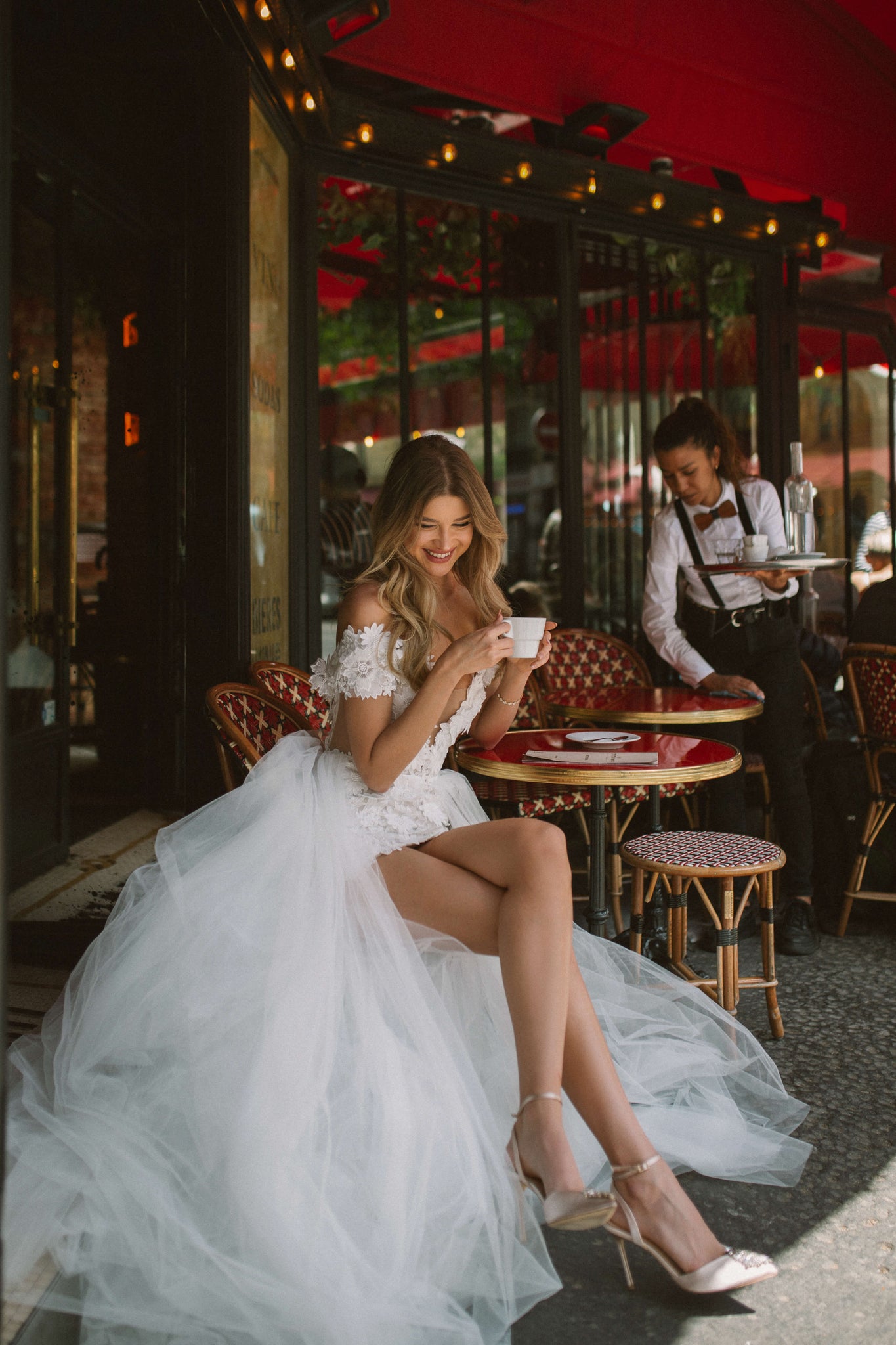 Keia : la Robe de Mariée Courte à Fleurs par Excellence.