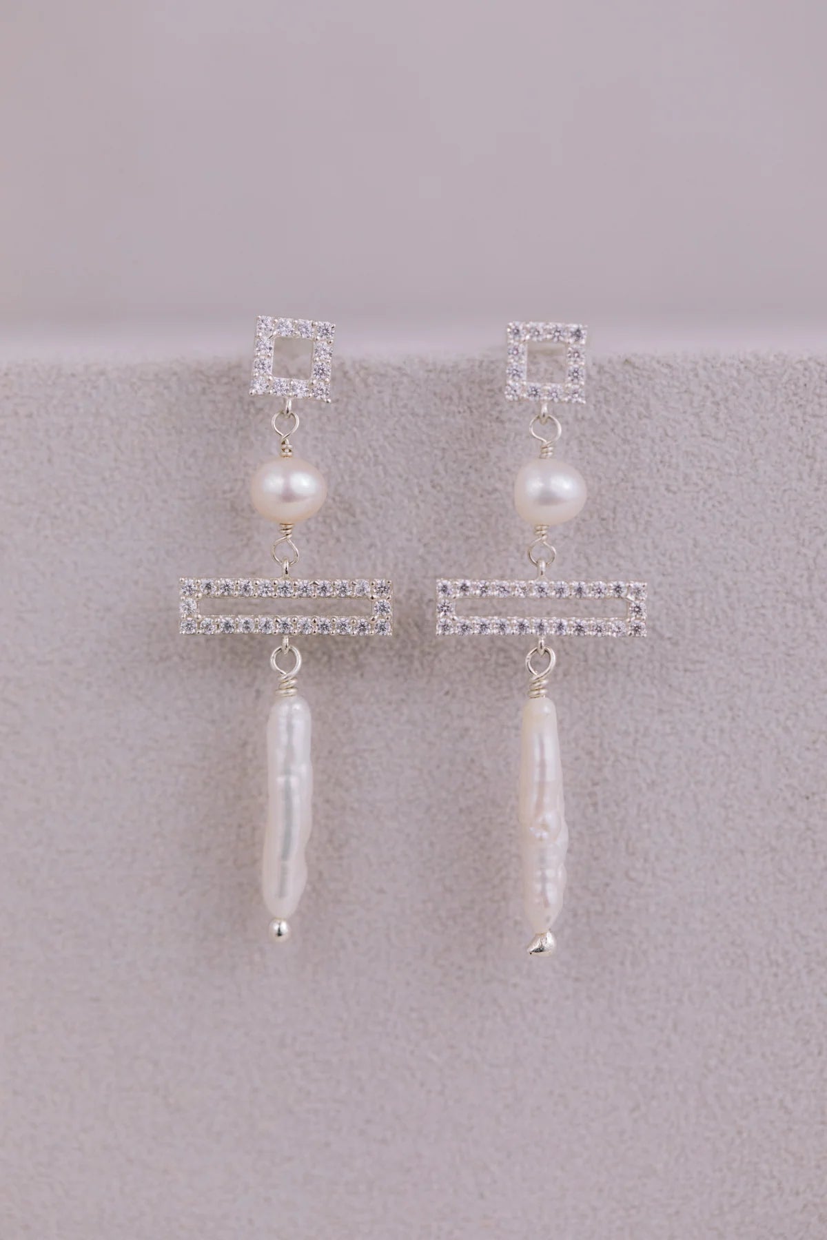 Boucles d'Oreilles "Picturesque" : les Boucles de Mariage Géométrique par Excellence.