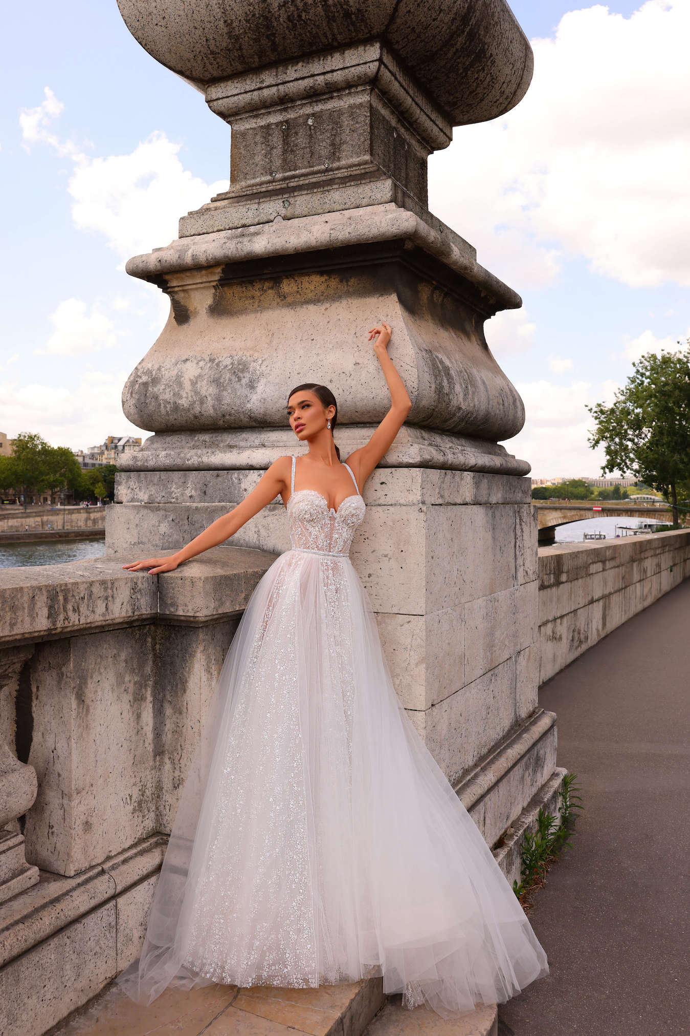 Jaspe : la Robe de Mariée Corset à Fines Bretelles par Excellence.