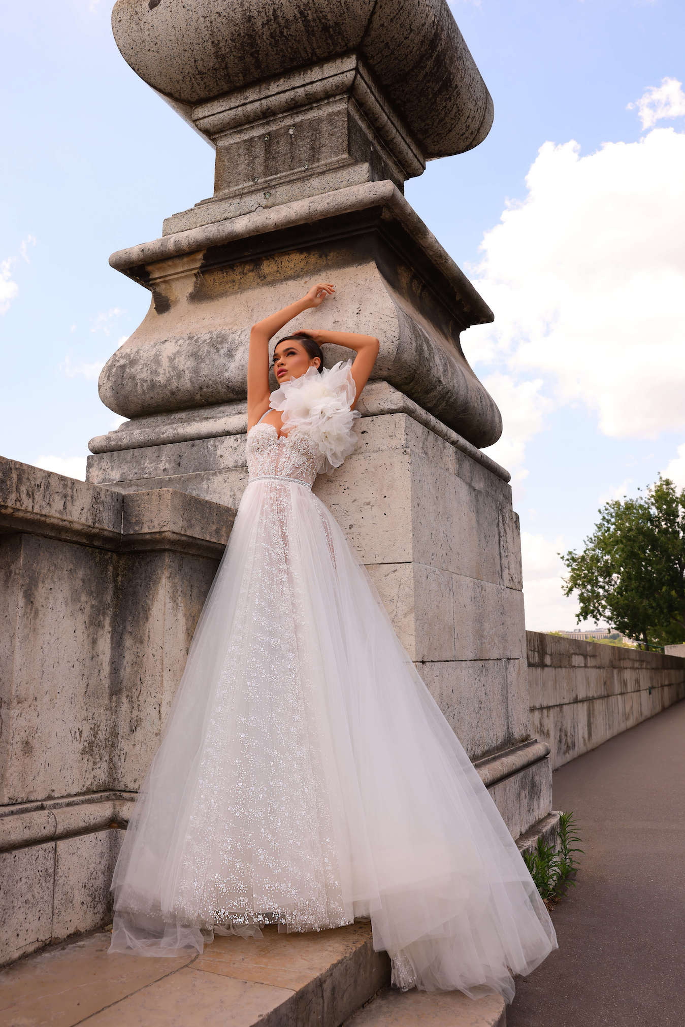 Jaspe : la Robe de Mariée Corset à Fines Bretelles par Excellence.