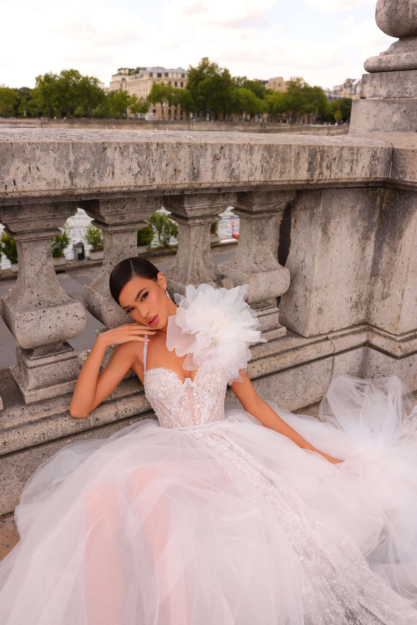Jaspe : la Robe de Mariée Corset à Fines Bretelles par Excellence.