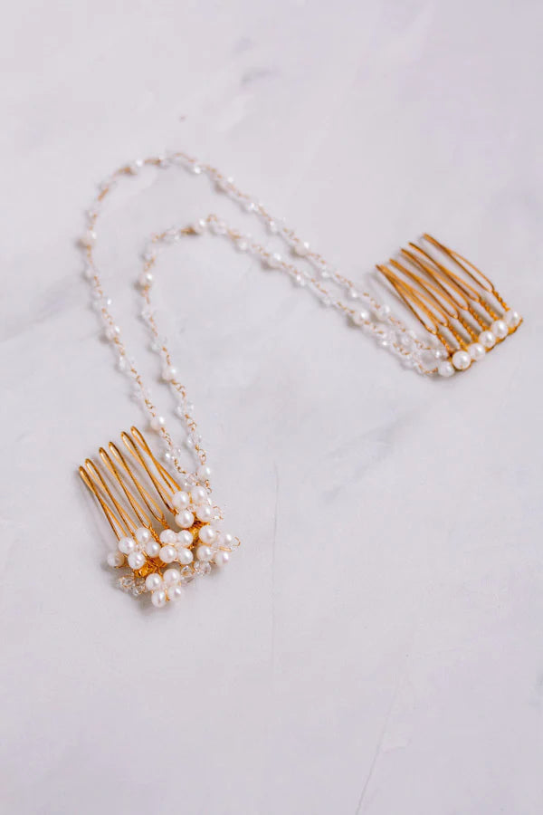 Accessoire de Cheveux "Femme Amoureuse" : la Parure de Mariée par Excellence.