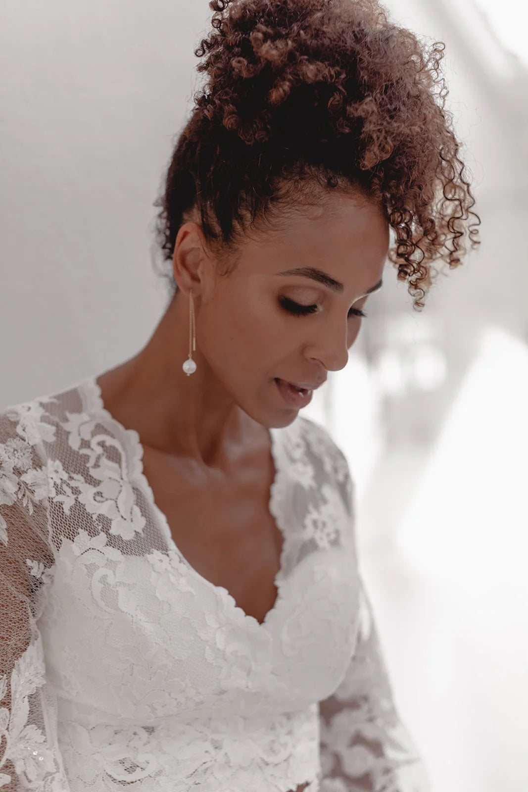 Boucles d'Oreilles "Forever Us" : les Boucles de Mariage Longues et Modernes par Excellence.