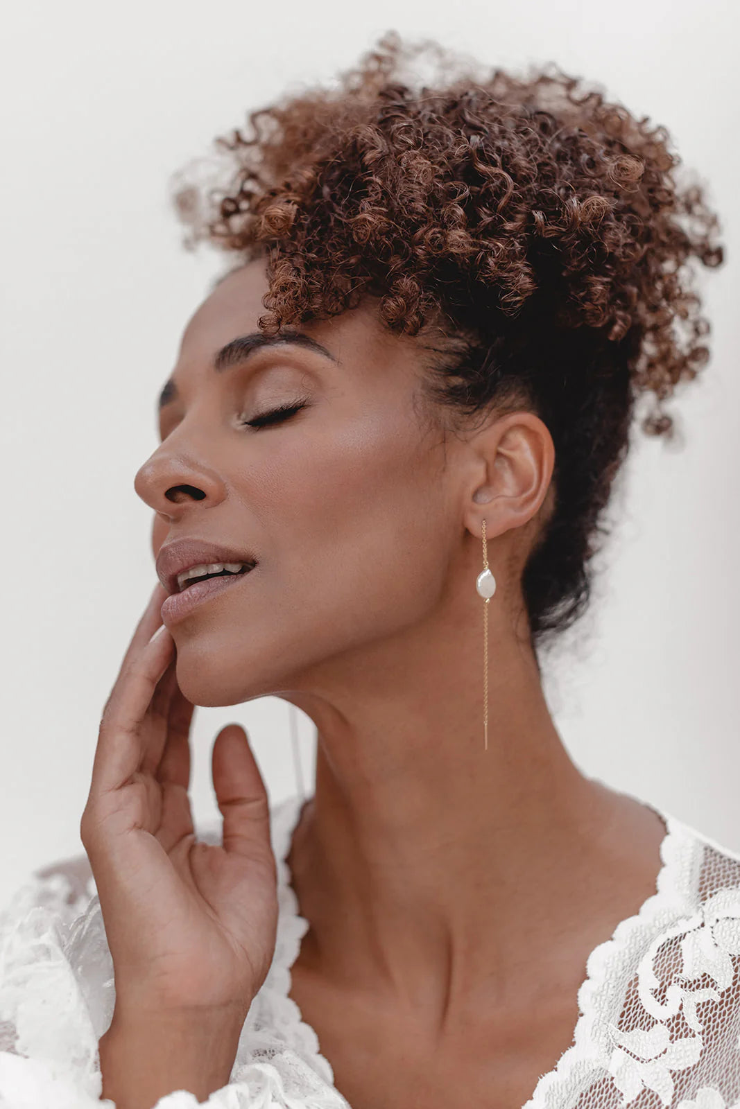 Boucles d'Oreilles "Forever Us" : les Boucles de Mariage Longues et Modernes par Excellence.