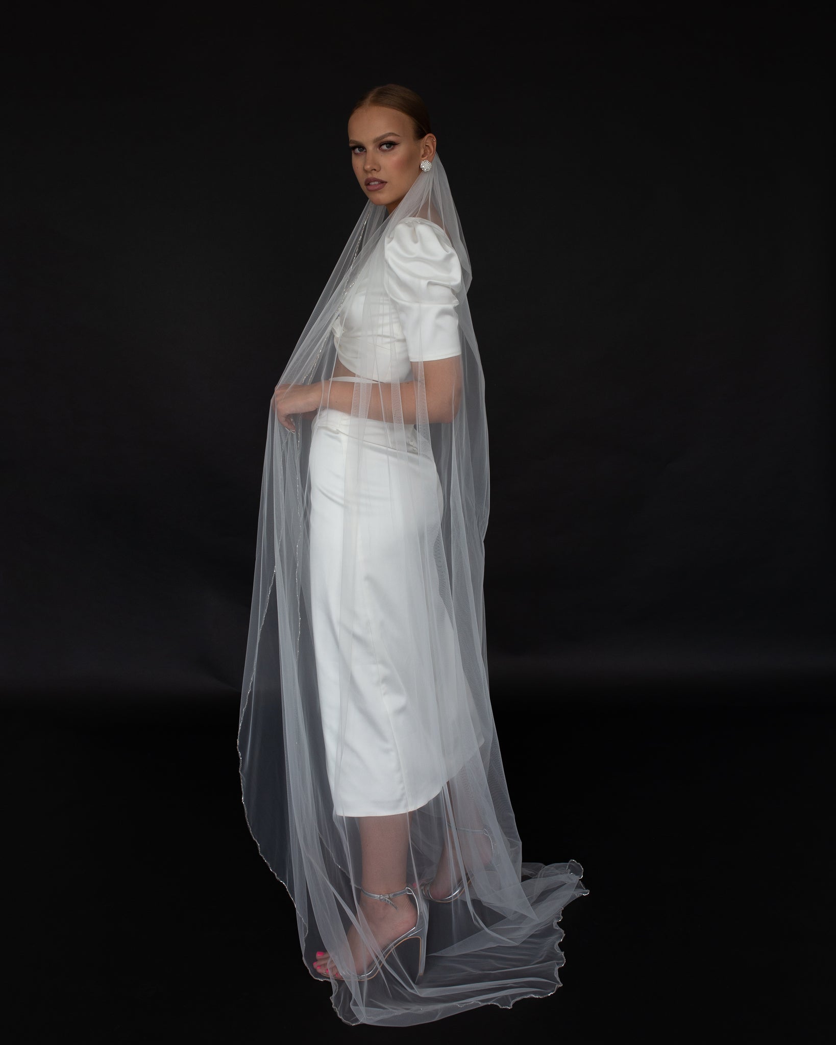 Voile de Mariée avec Perles Argentées : le Voile Tendance par Excellence.
