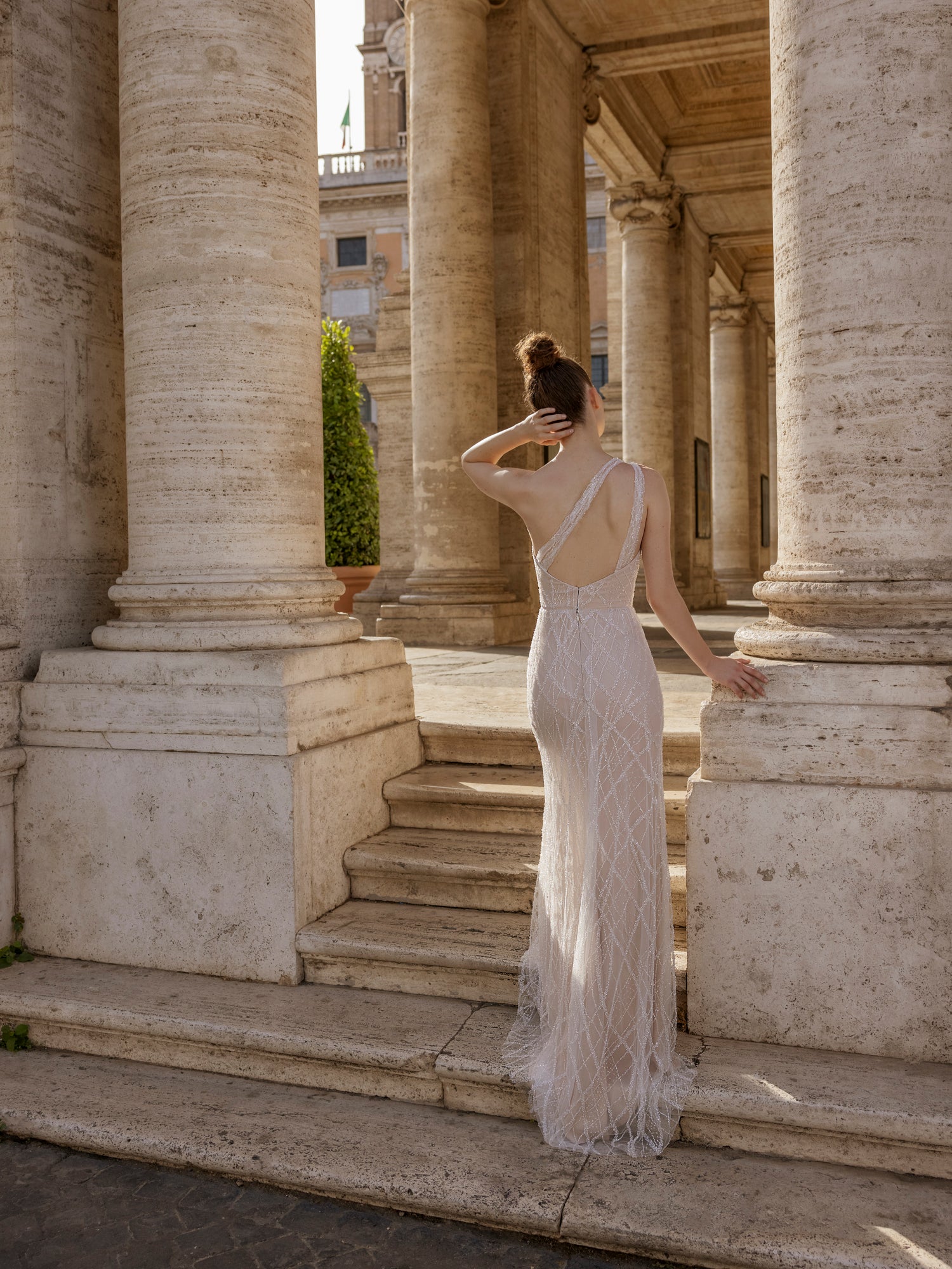 Andrea : la Robe de Mariée Asymétrique par Excellence.