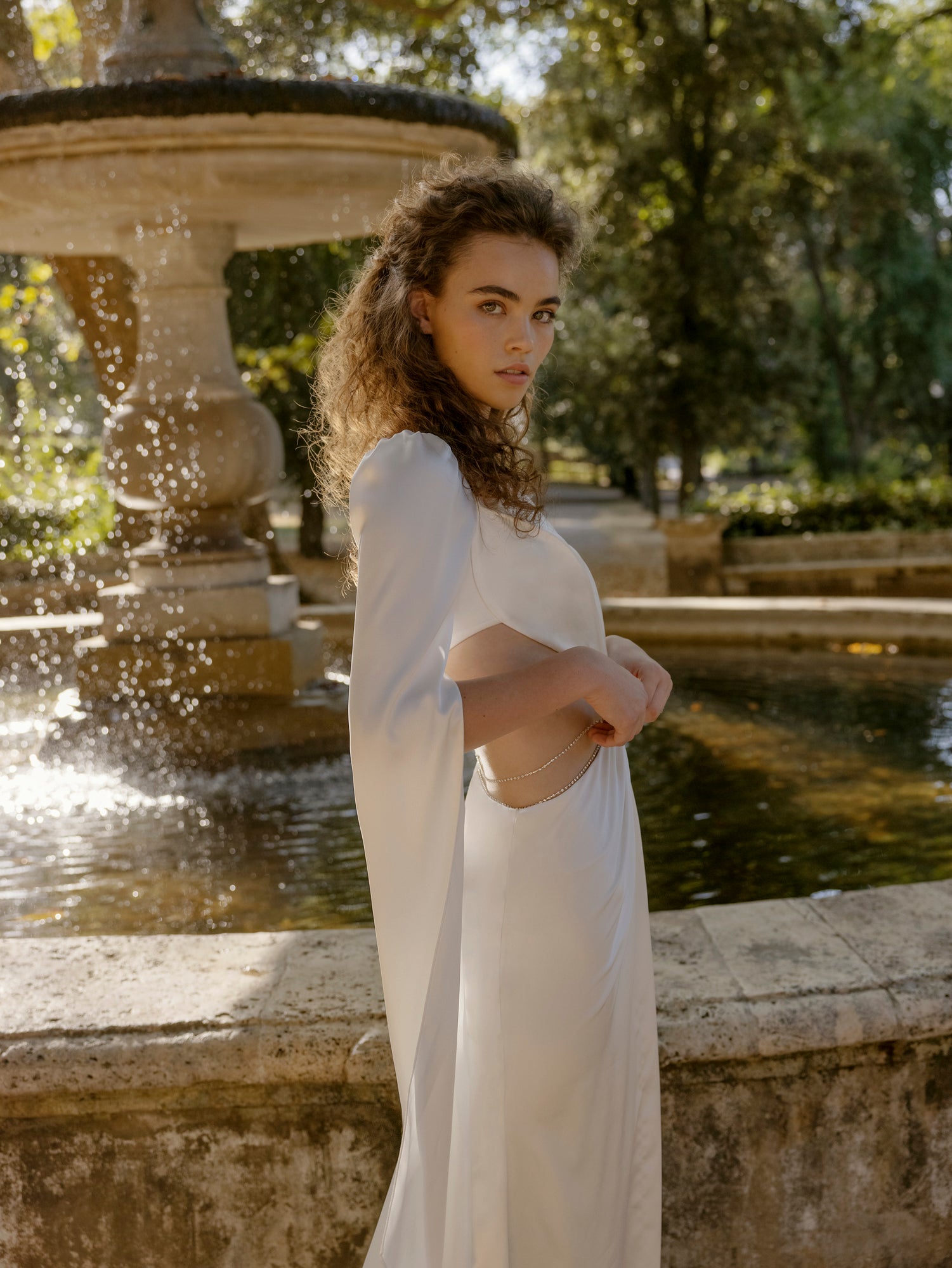 Domna Satin : la Robe de Mariée Fourreau / Sirène en Satin par Excellence.