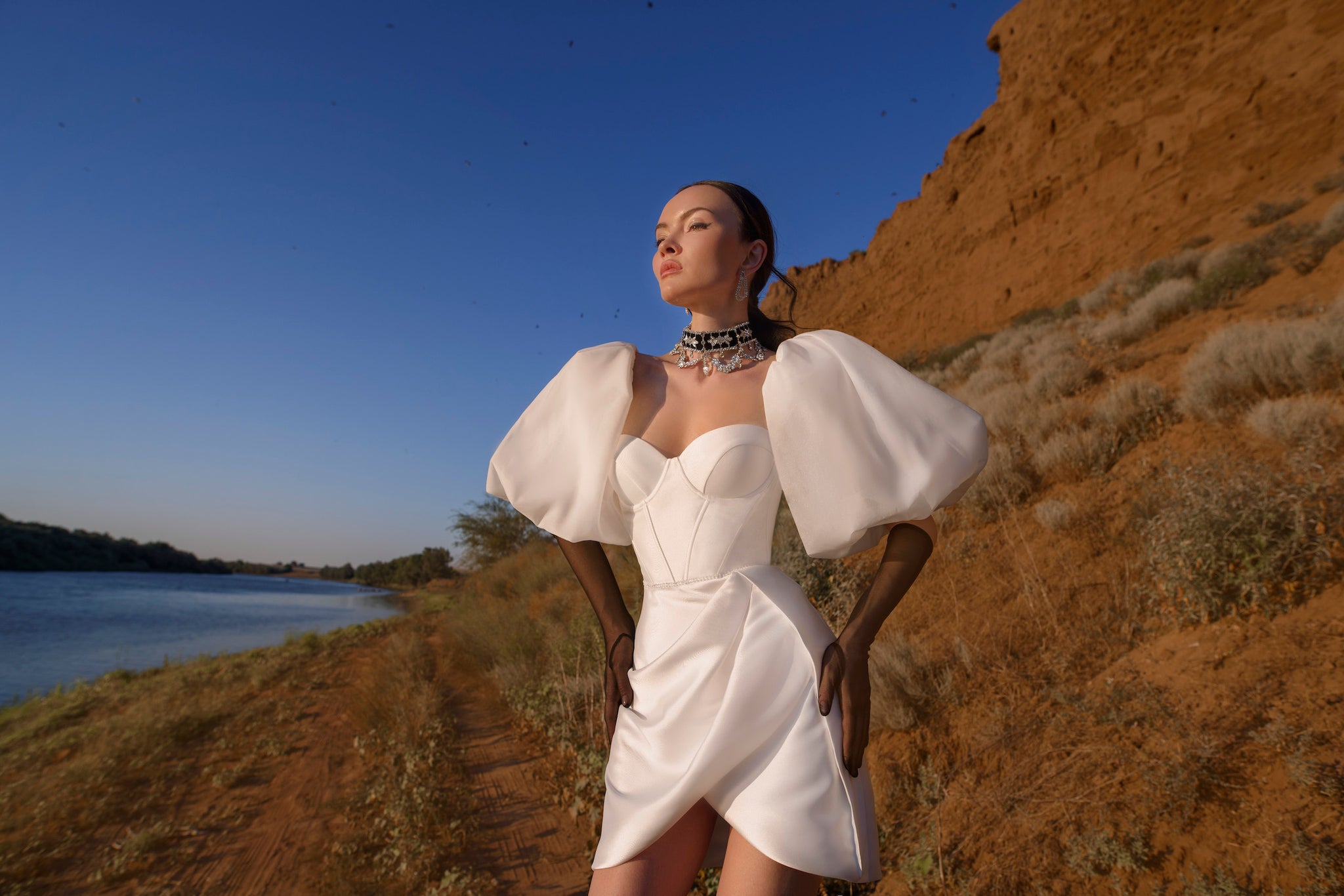Emmanuel : la Robe de Mariée Courte avec Cape par Excellence.
