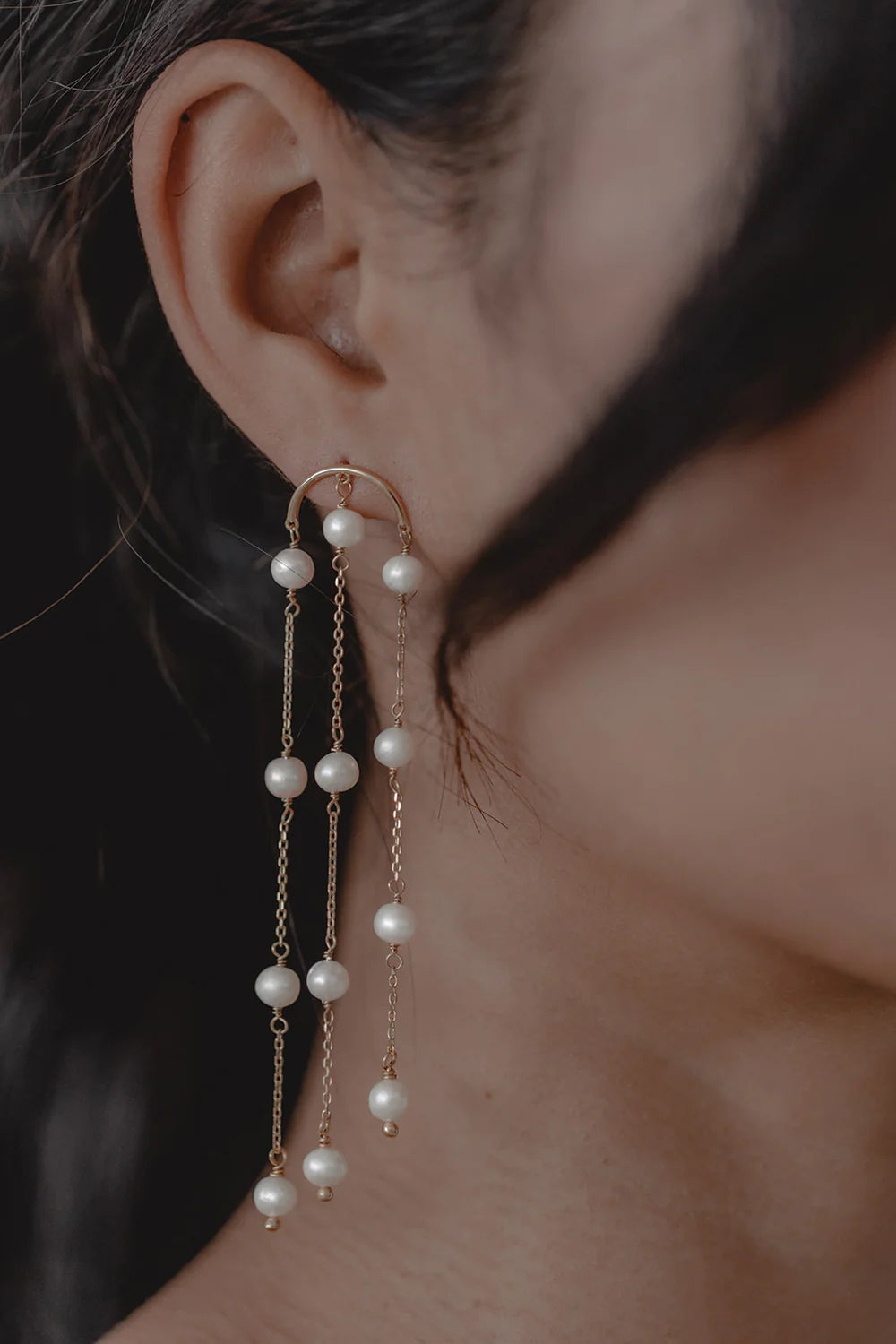 Boucles d’Oreilles "Élisa" : les Boucles de Mariage avec Cascade de Perles par Excellence.