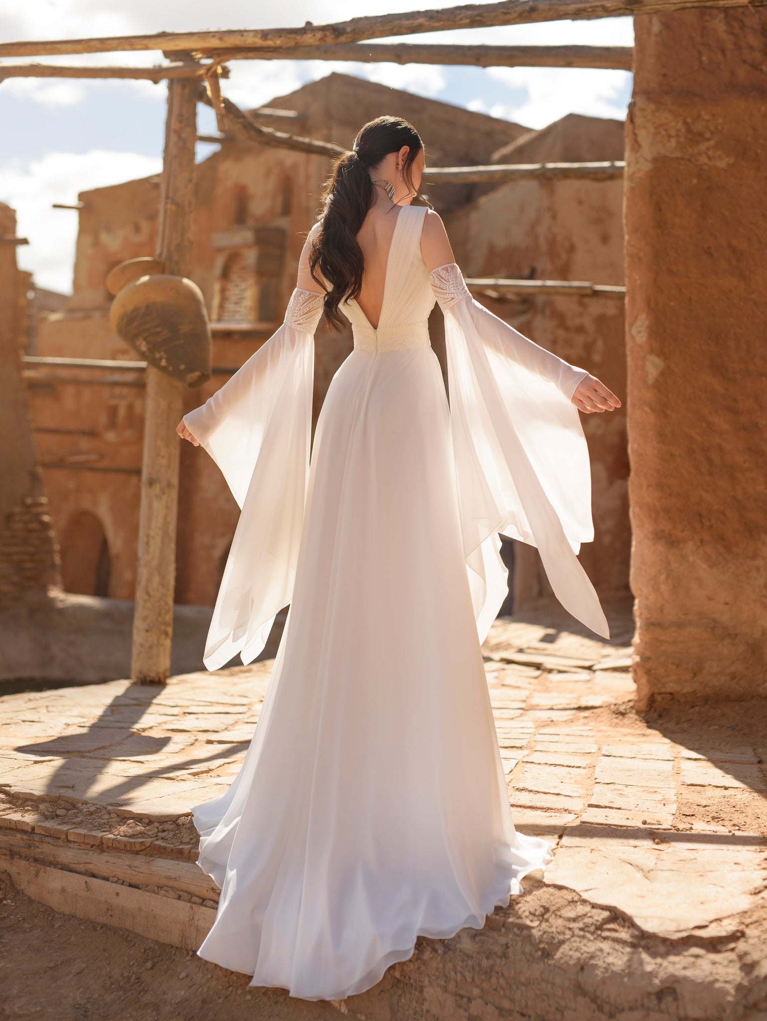 Odelice : la Robe de Mariée Empire à Manches Longues par Excellence.