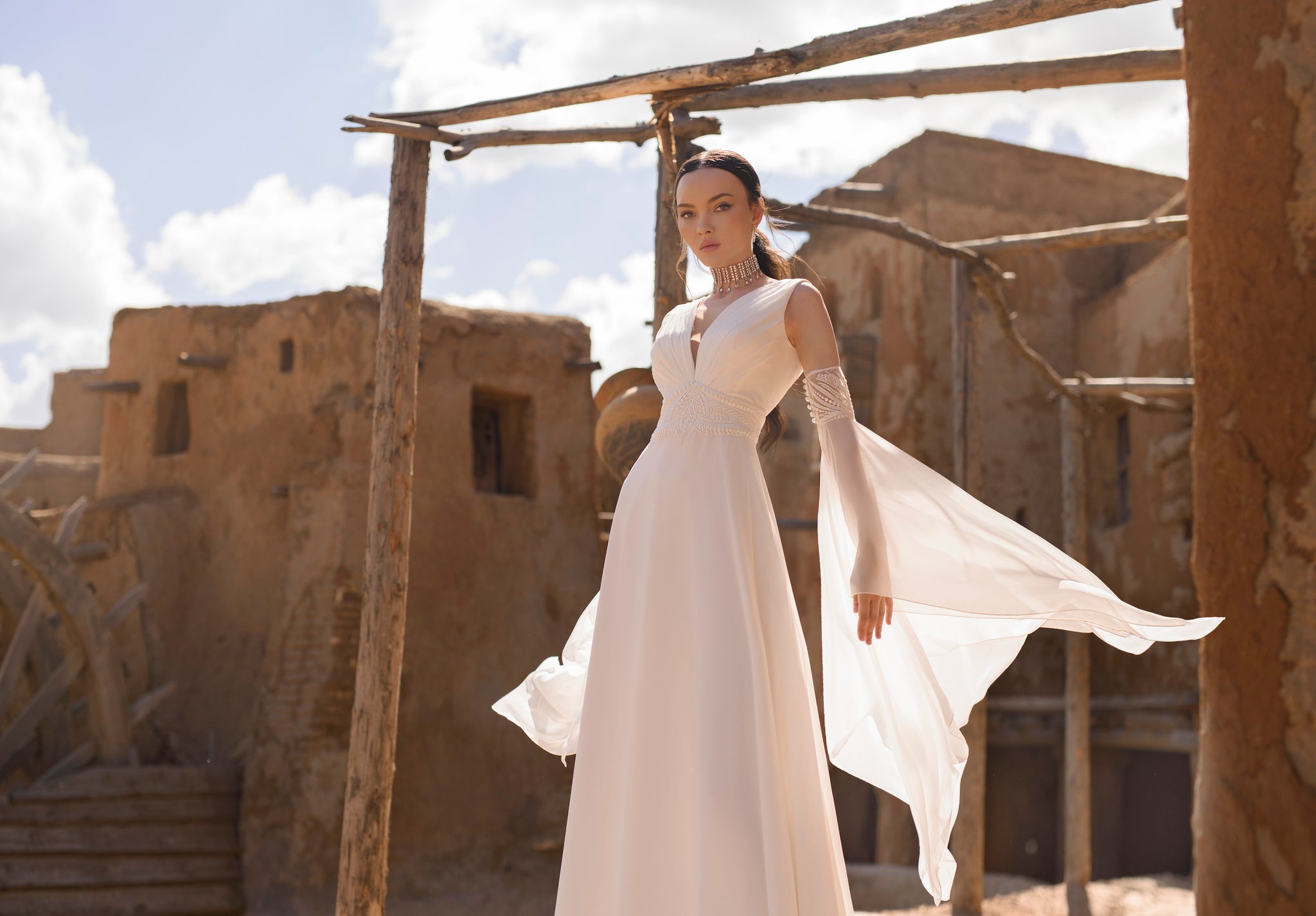 Odelice : la Robe de Mariée Empire à Manches Longues par Excellence.