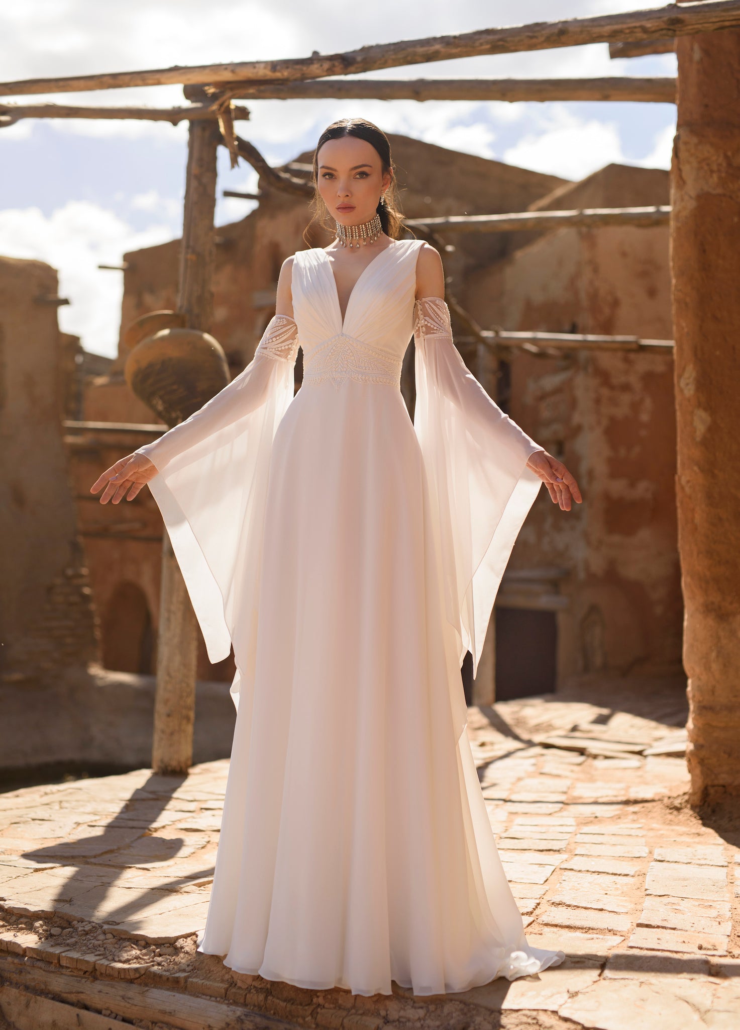 Odelice : la Robe de Mariée Empire à Manches Longues par Excellence.