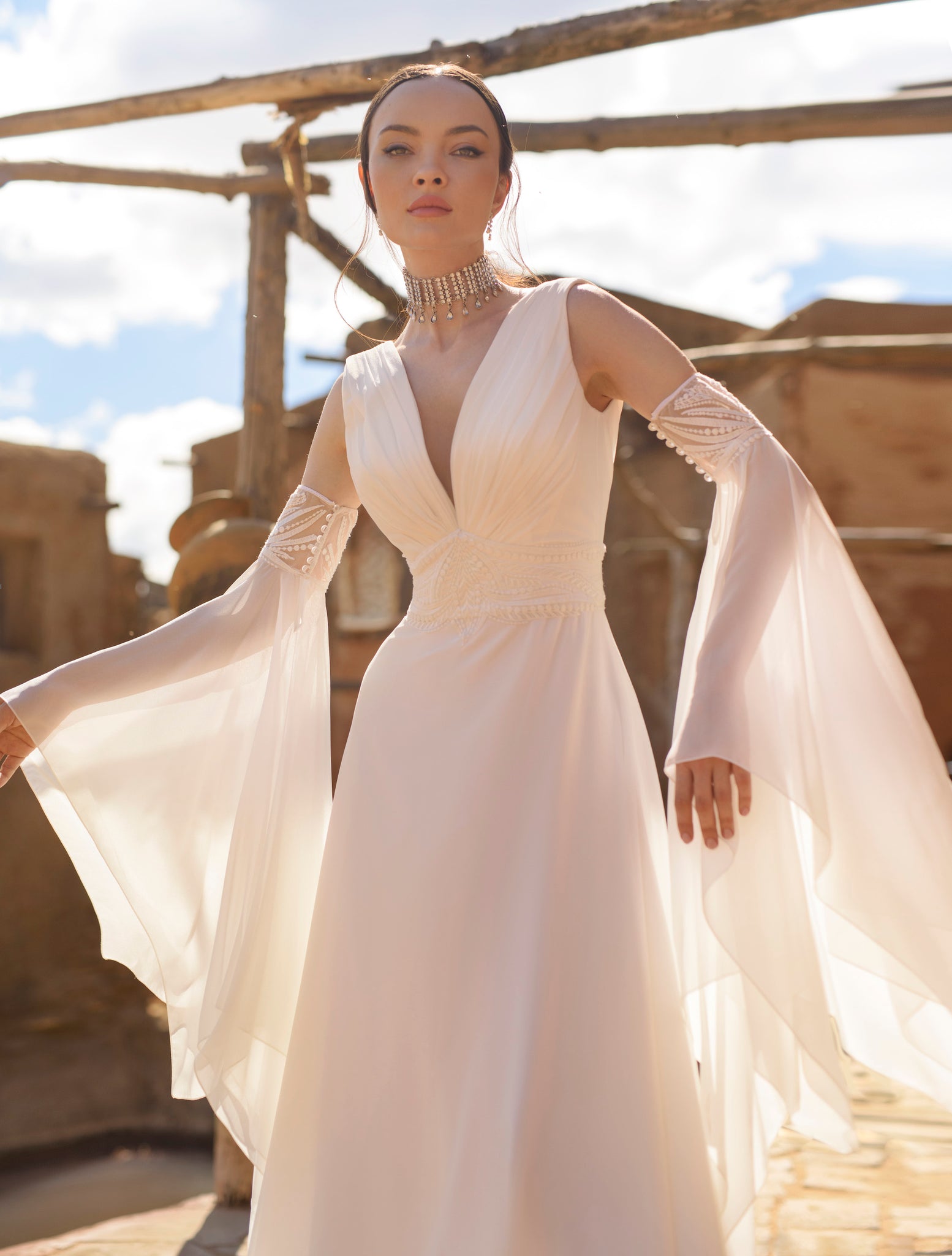 Odelice : la Robe de Mariée Empire à Manches Longues par Excellence.
