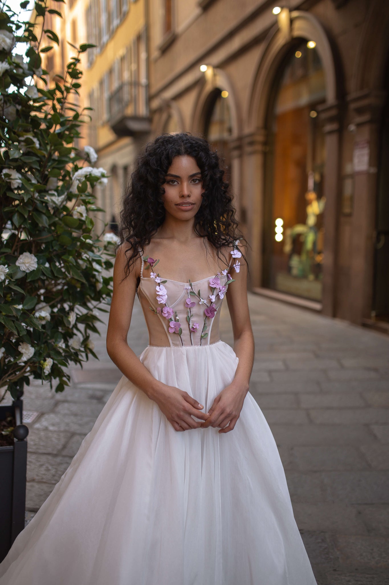 Sufflee : la Robe de Mariée avec Corset à Fleurs par Excellence.