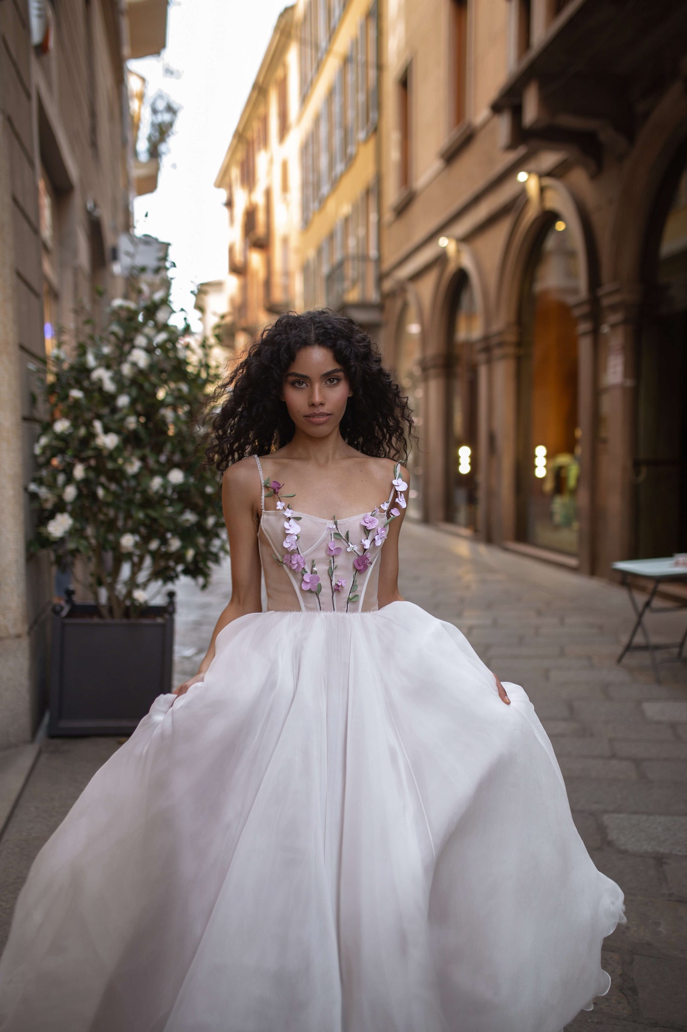 Sufflee : la Robe de Mariée avec Corset à Fleurs par Excellence.