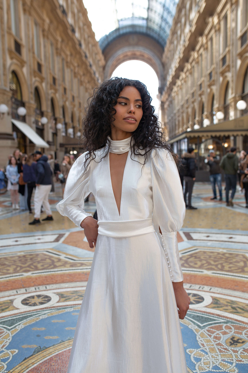 Truffle : la Robe de Mariée Tendance Argentée par Excellence.