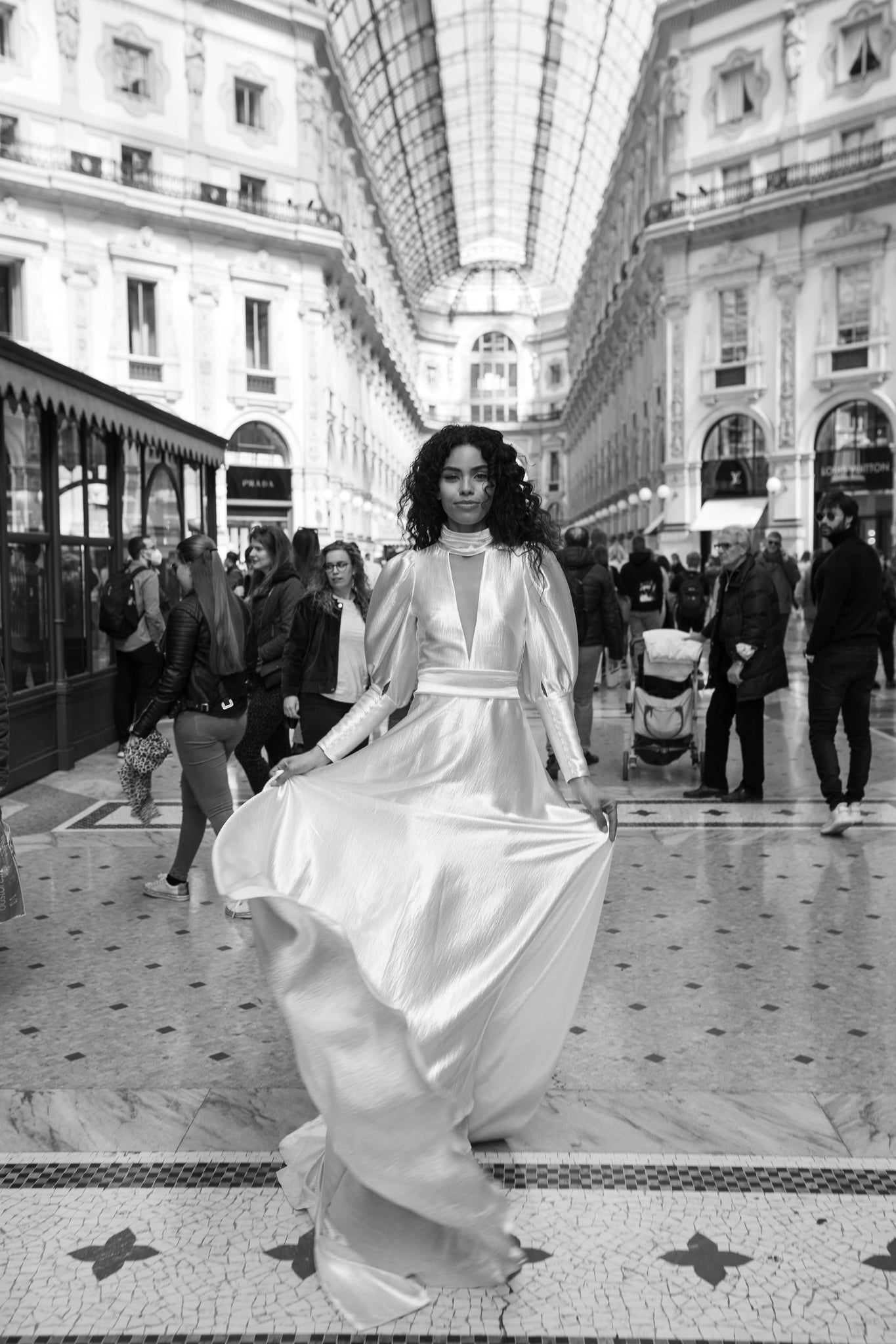 Truffle : la Robe de Mariée Tendance Argentée par Excellence.