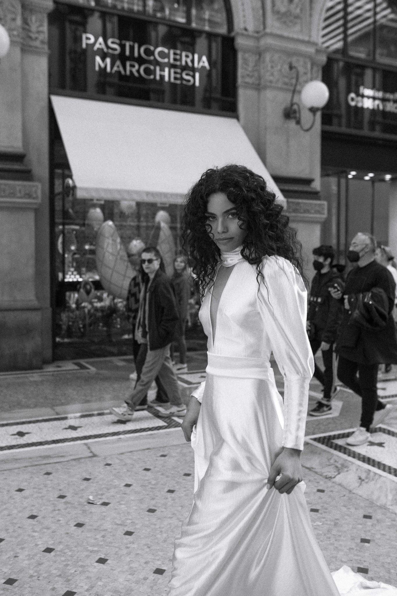 Truffle : la Robe de Mariée Tendance Argentée par Excellence.