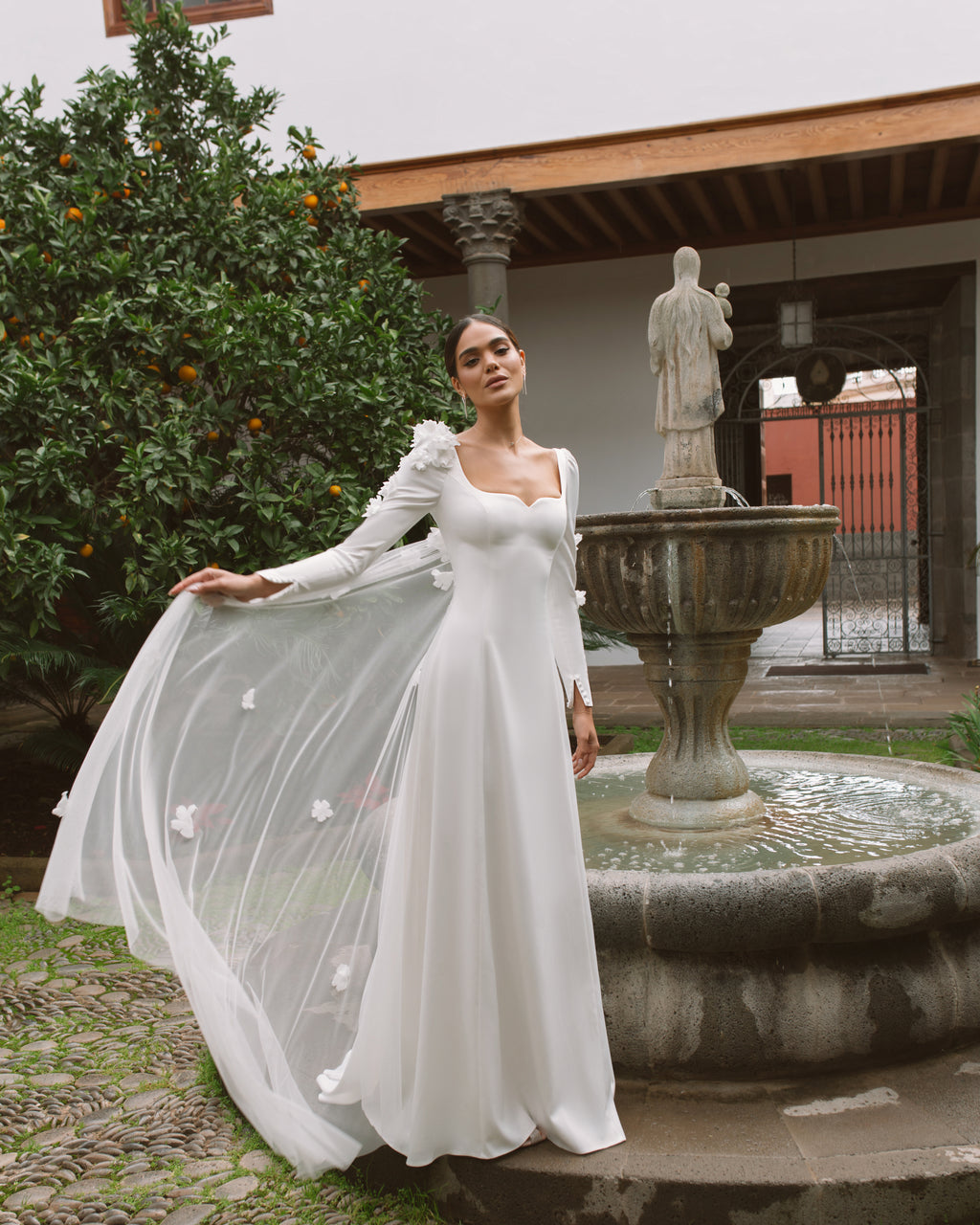 Vanda : la Robe de Mariée Romantique à Manches par Excellence.