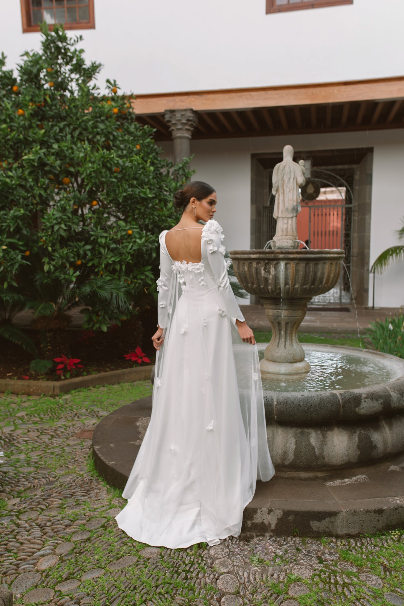 Vanda : la Robe de Mariée Romantique à Manches par Excellence.