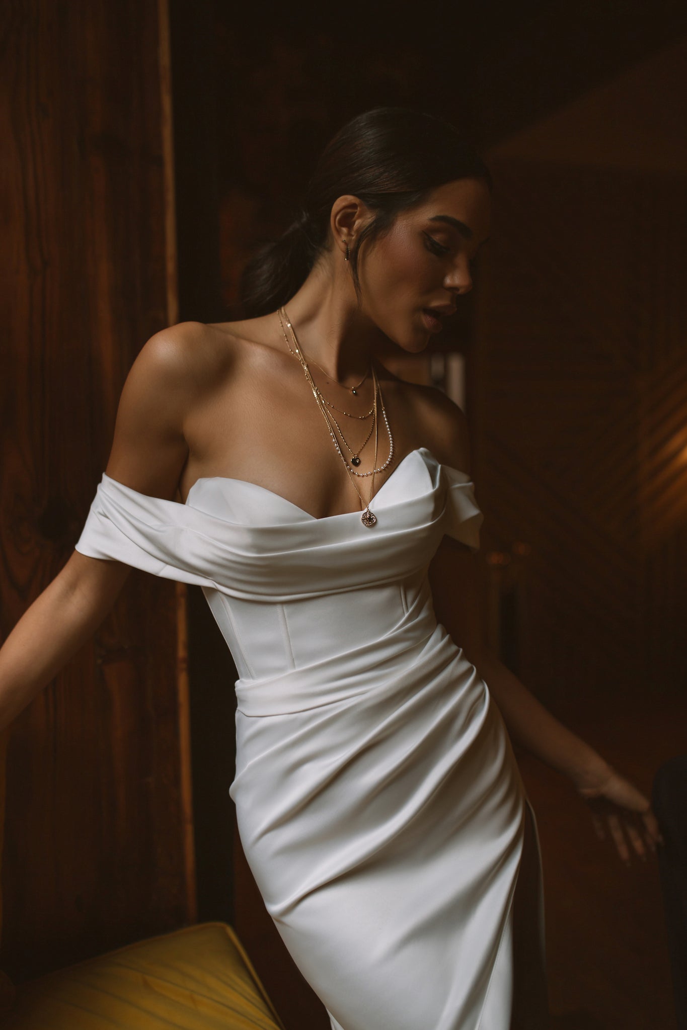 Velita : la Robe de Mariée Moulante à Traîne Amovible par Excellence.