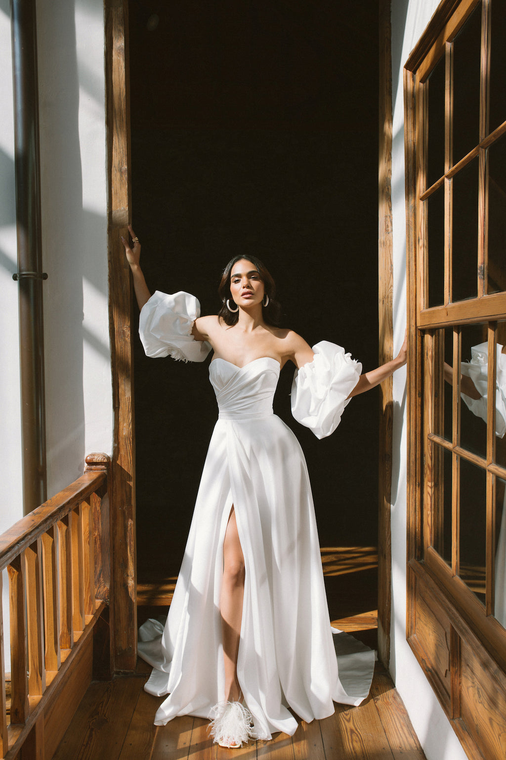 Vilda : la Robe de Mariée en Satin à Manches Drama par Excellence.