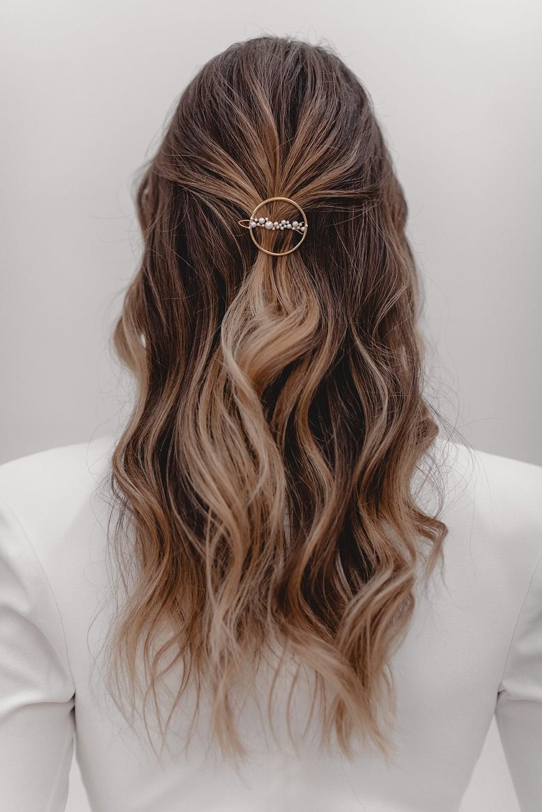 Barrette "Companion" : la Barrette à Cheveux de Mariage à Perles par Excellence.