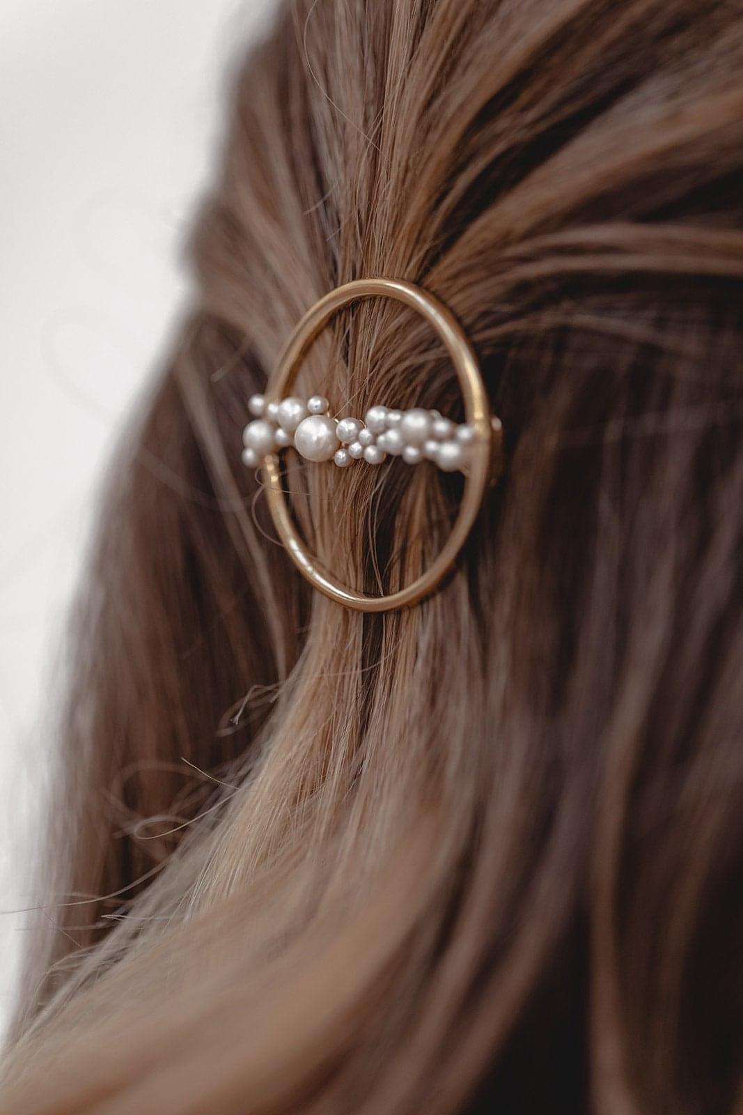 Barrette "Companion" : la Barrette à Cheveux de Mariage à Perles par Excellence.