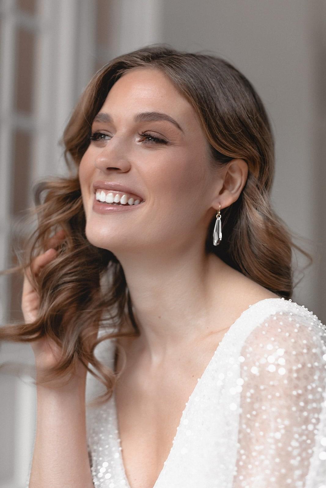 Boucles d'Oreilles "Aphrodite" : les Boucles de Mariage Elégantes à Cristaux par Excellence.