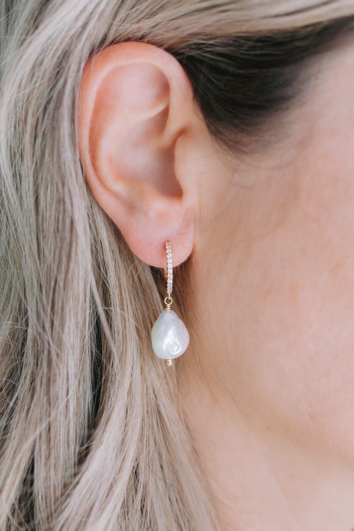 Boucles d'Oreilles "Dew Fresh" : les Boucles Créoles de Mariage à Perle par Excellence.