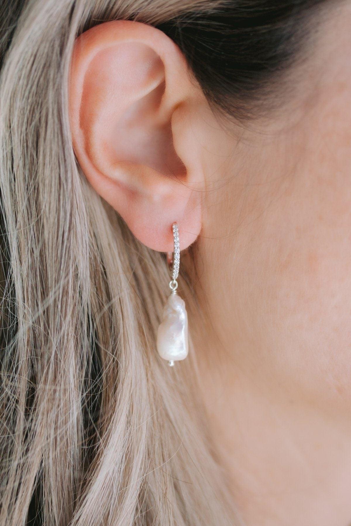 Boucles d'Oreilles "Dew Fresh" : les Boucles Créoles de Mariage à Perle par Excellence.