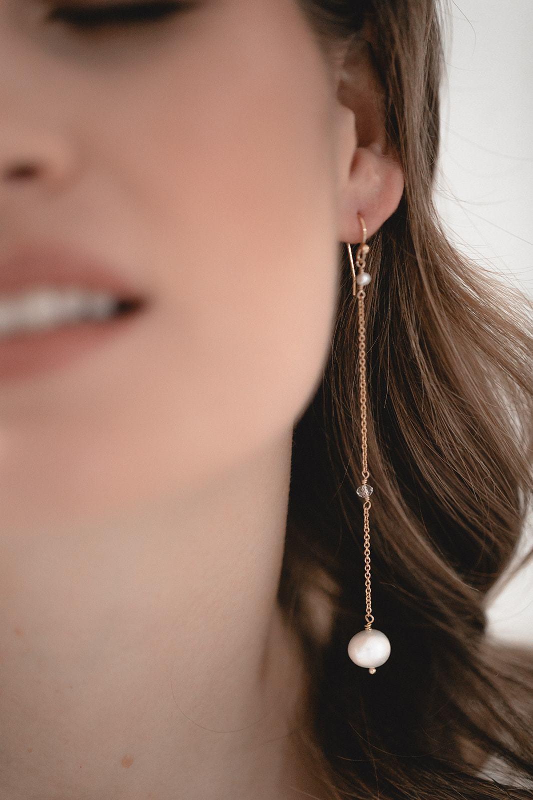 Boucles d'Oreilles "Purity" : les Boucles de Mariage Longues par Excellence.