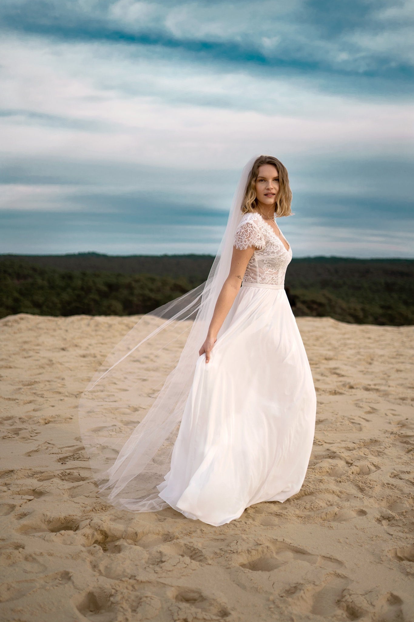 Titania à manches courtes Robe de mariée Les filles fidèles
