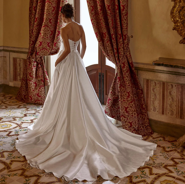 Robes de Mariée Ecrues : 23 Robes de Mariée à Découvrir [2025/2026]
