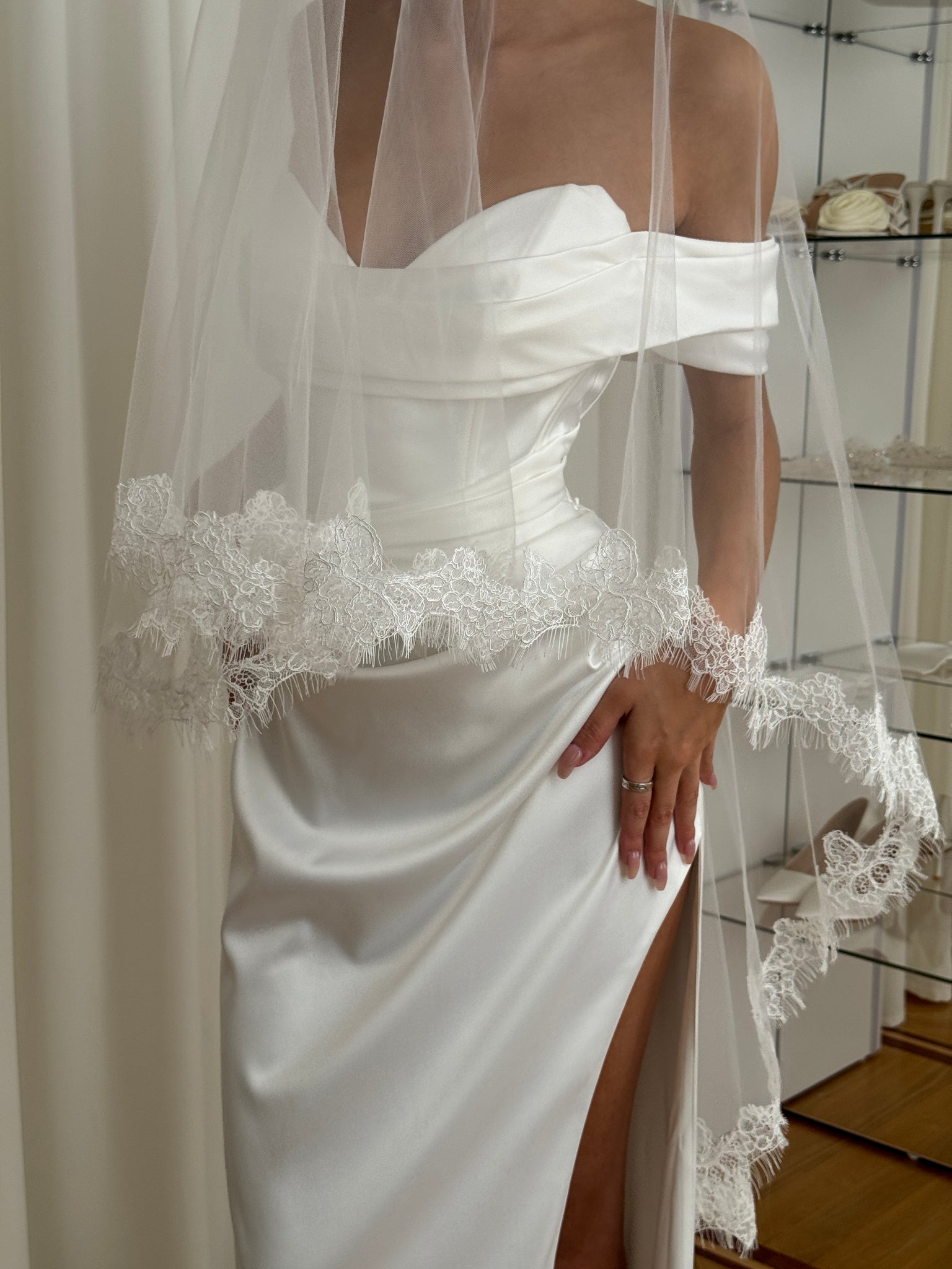 Voile en Dentelle à Motifs Floraux