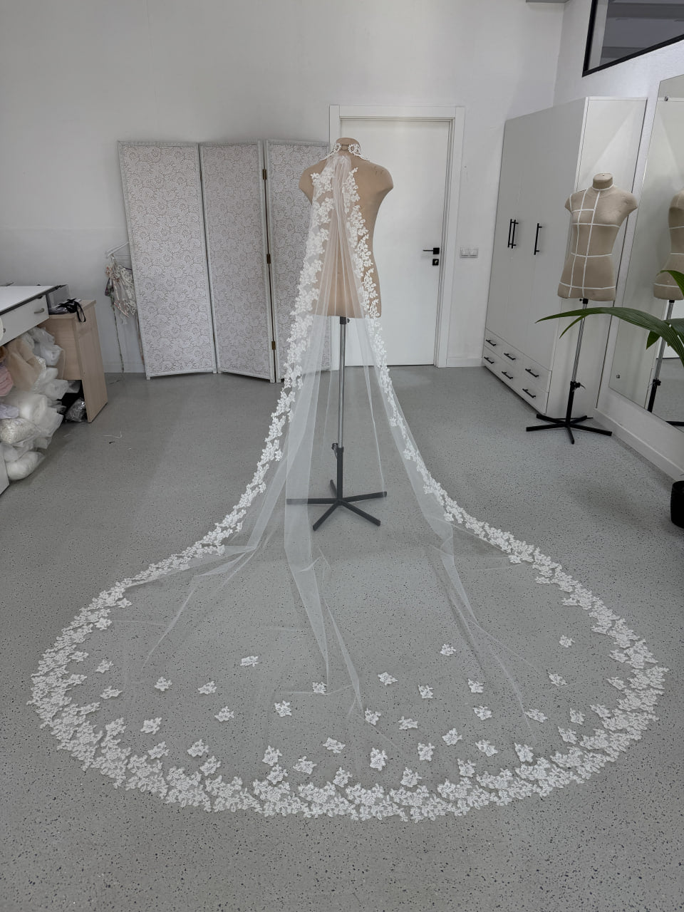 Voile en Dentelle et Broderie