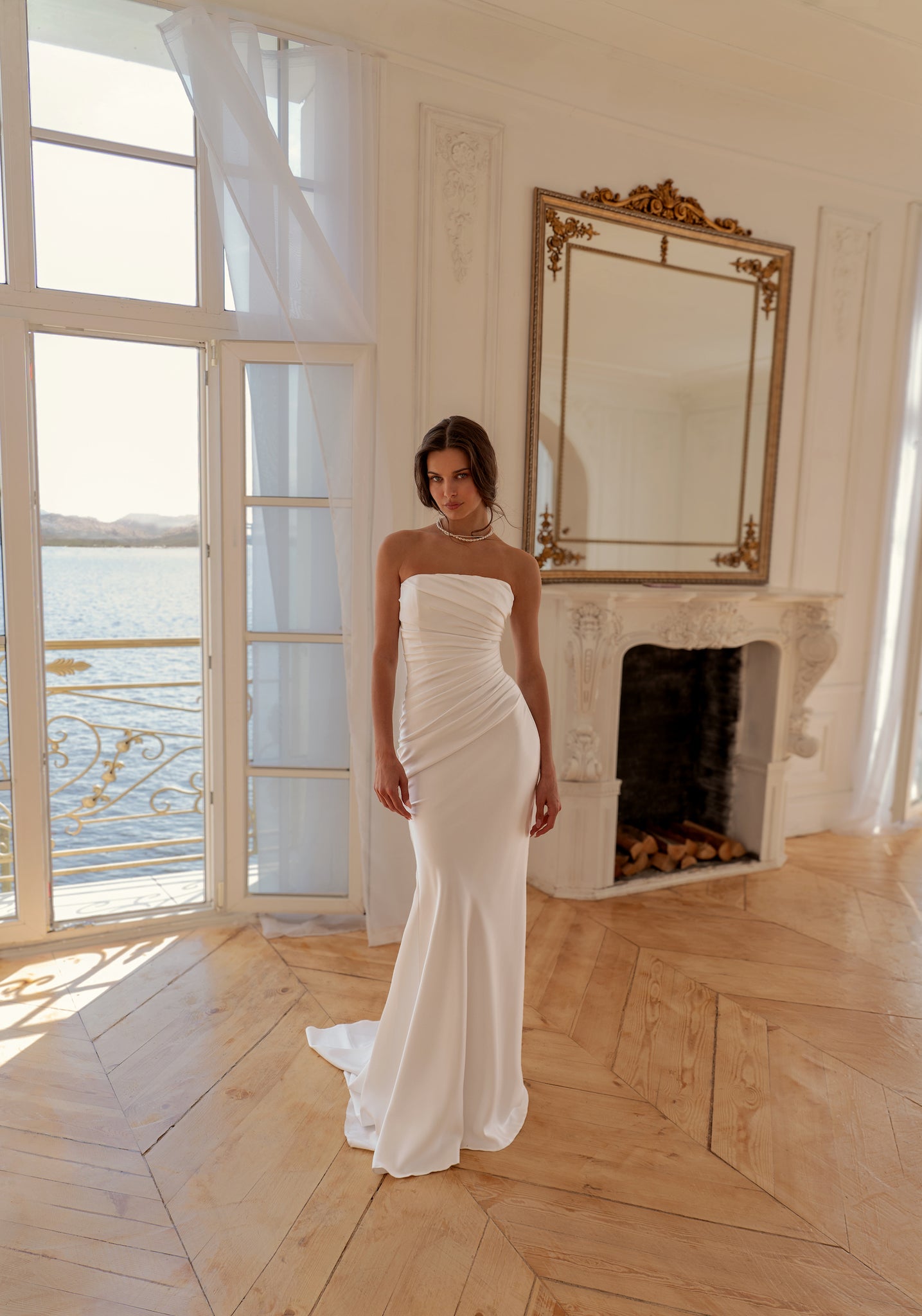 Assel : la Robe Sirène Satin avec Boléro en Dentelle par Excellence.