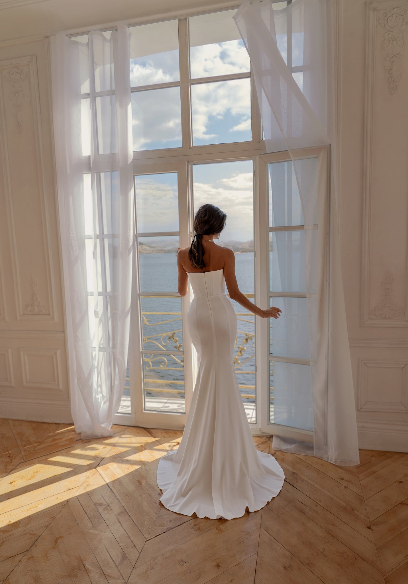 Assel : la Robe Sirène Satin avec Boléro en Dentelle par Excellence.