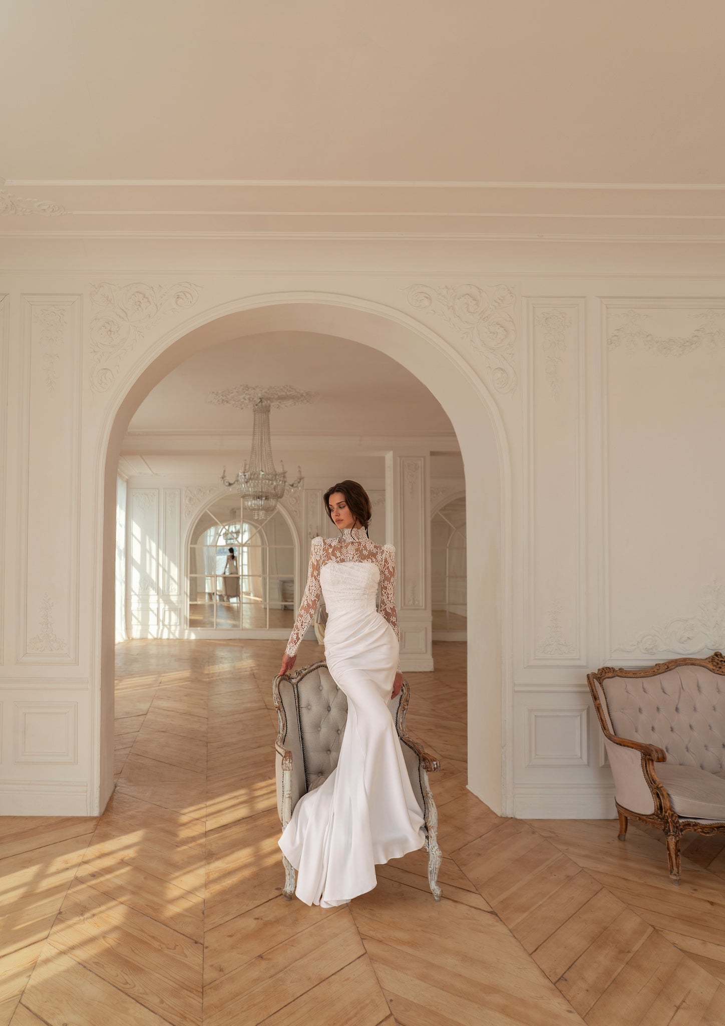 Assel : la Robe Sirène Satin avec Boléro en Dentelle par Excellence.