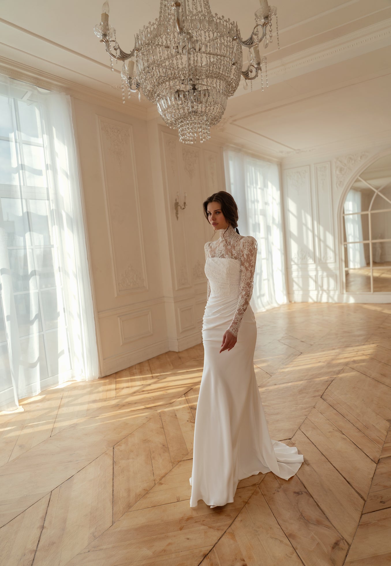 Assel : la Robe Sirène Satin avec Boléro en Dentelle par Excellence.